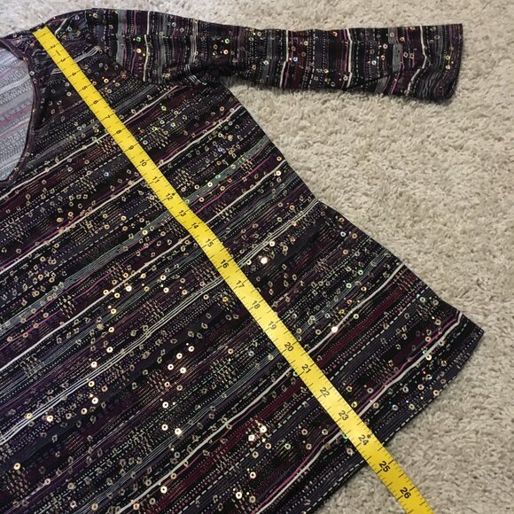 Peter Nygard Stretchy Striped + Itty Bitty Rosette Sequin Top - Picture 15 of 16